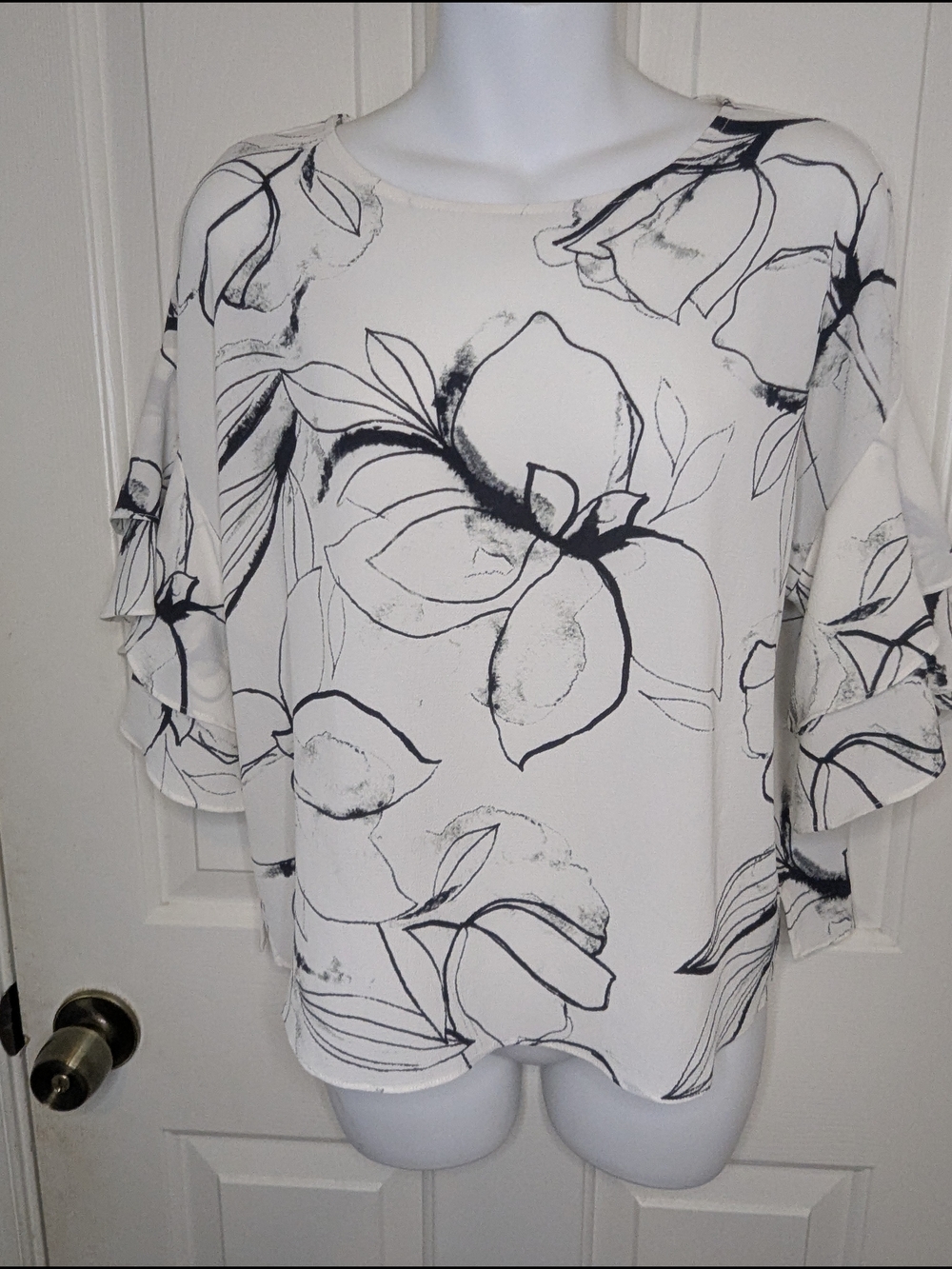 Vince Camuto Black White Abstract Sketch Floral Blouse Tiered Ruffle Sleeve S